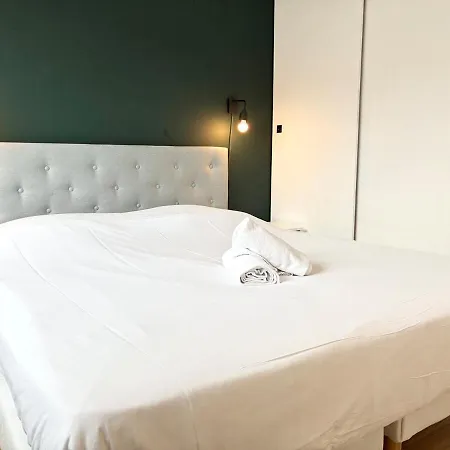 Le Royale Vieux 4 Voyageurs Apartment *